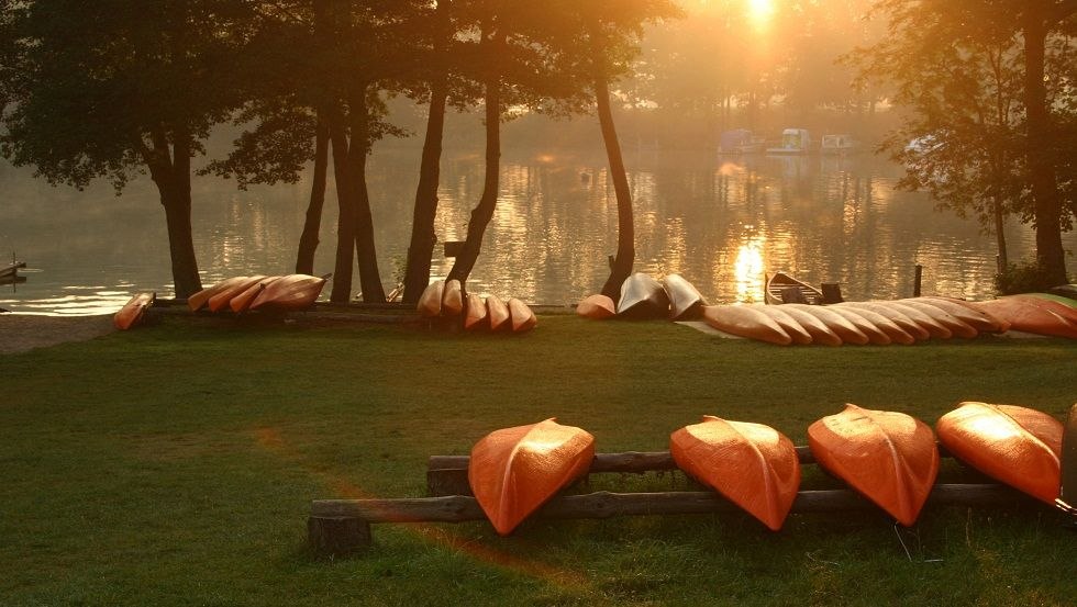 Boats in the morning sun - the day is dawning at Lake Mirow, © Kerstin Zegenhagen