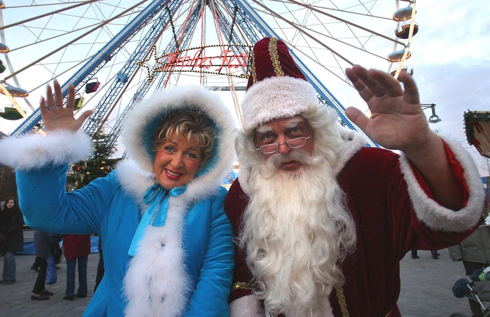 Santa Claus and fairy tale aunt, © Großmarkt Rostock GmbH