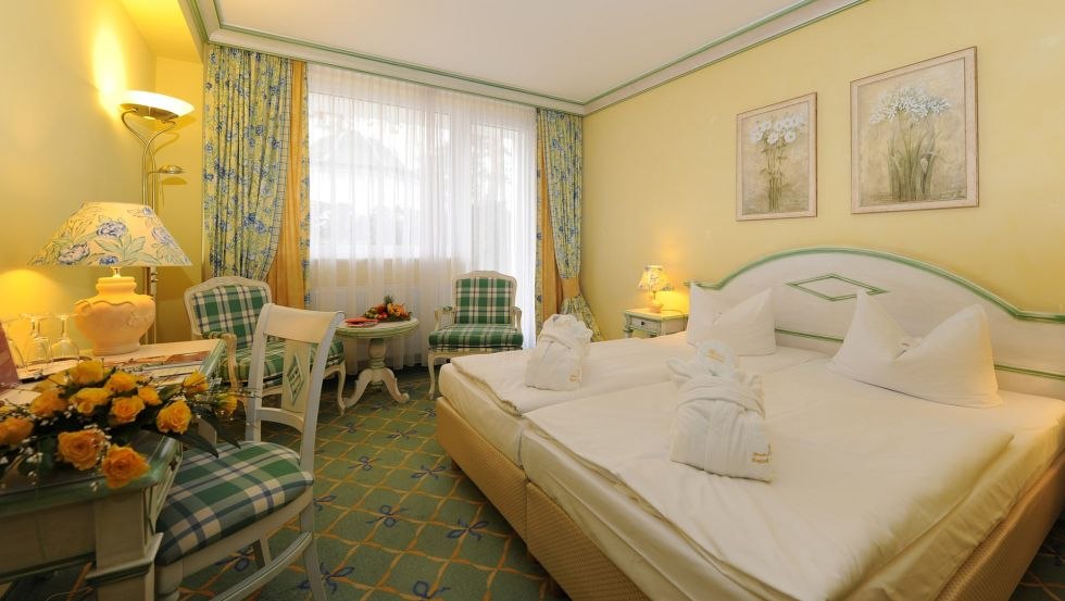 Rooms and suites on land or sea side, some with balcony or terrace for relaxing days in Binz, © Rugard Strandhotel