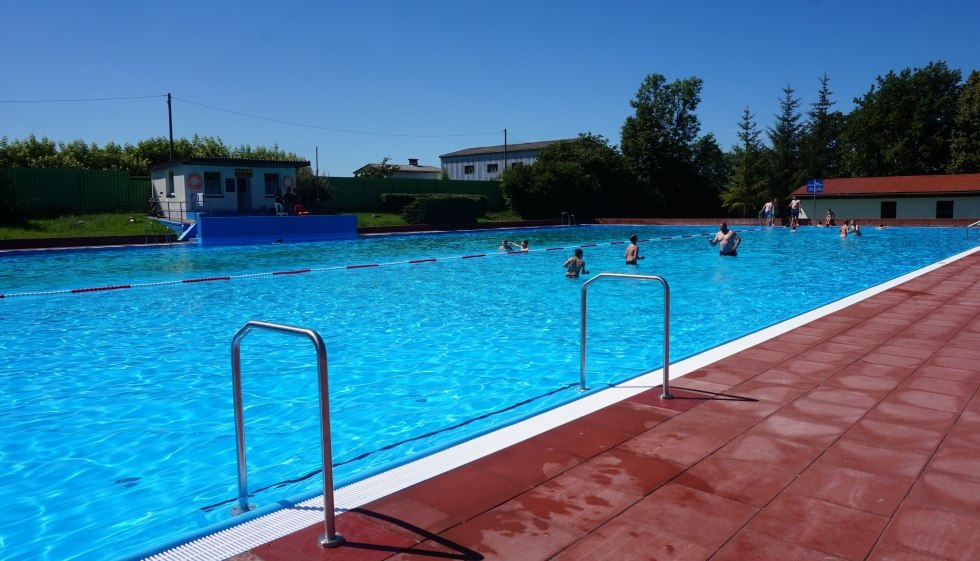 Kirch Baggendorf swimming pool with 50 m lane, large playground and sports facilities, © Amt Recknitz-Trebeltal