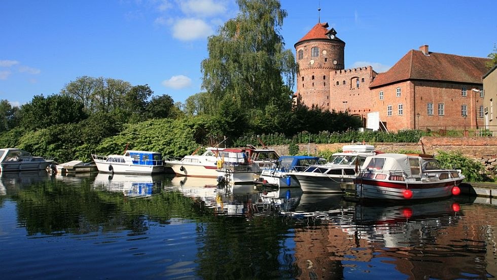 Rest at the marina and castle Neustadt-Glewe, © Tourismusverband Mecklenburg-Schwerin e.V.