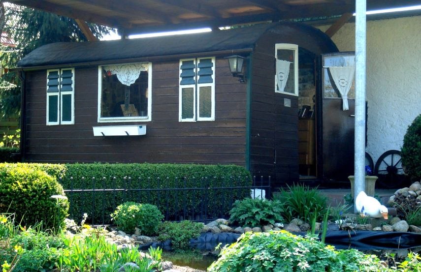 Exterior view of the exhibition wagon at the Malmstroem Museum, © Malmström-Museum