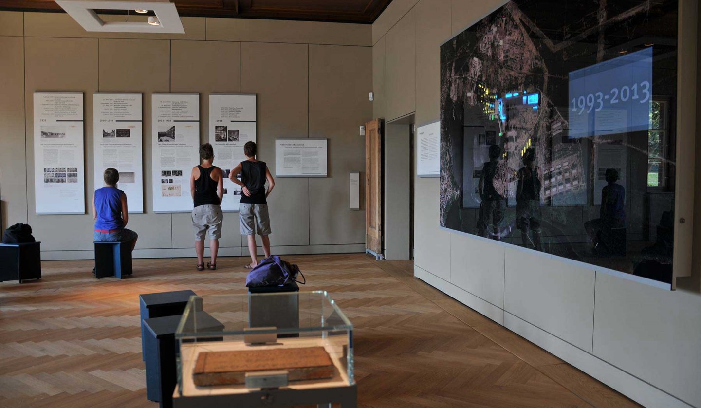 Visitors at the Ravensbrueck memorial site, © REGiO Nord mbH