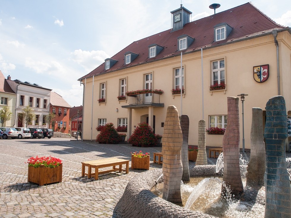 The Ticino town hall with fountain in the foreground., © Frank Burger