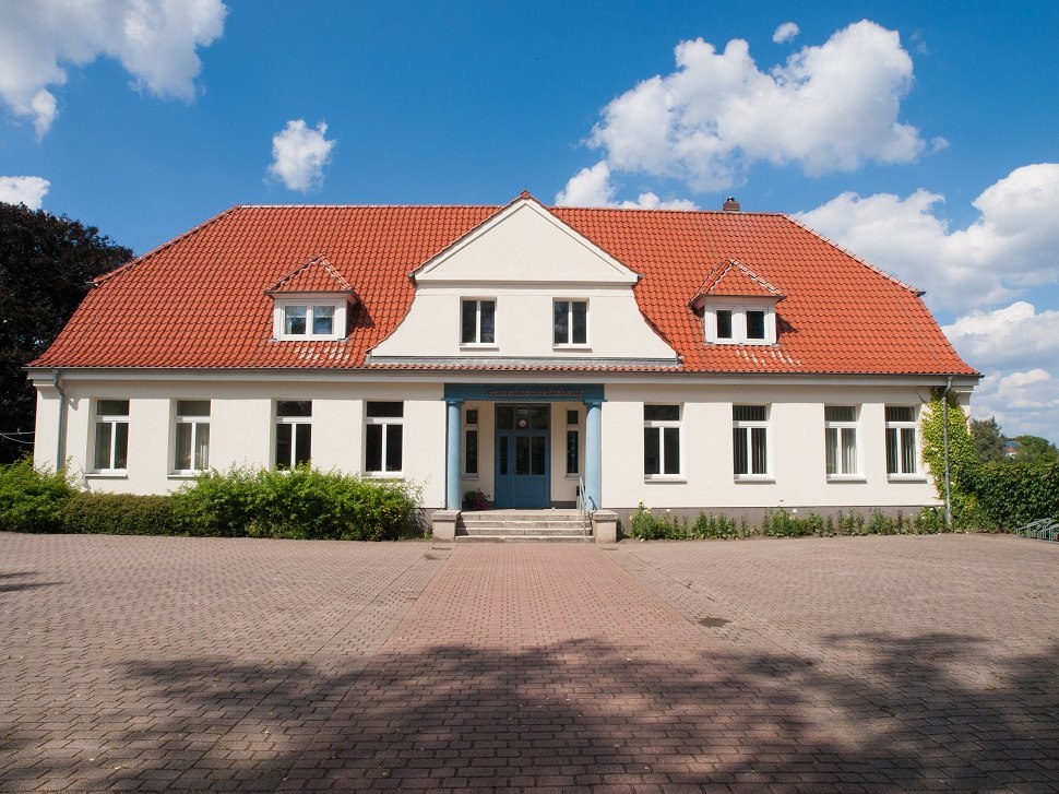 Frontal image of the community center Sanitz, © Frank Burger