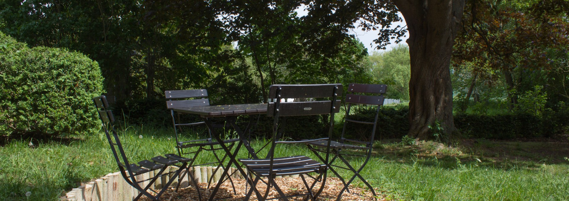 Cosy spot in the garden of the Winkelkraut wild herb farm, © Wildkräuterhof Winkelkraut / Antje Conrad