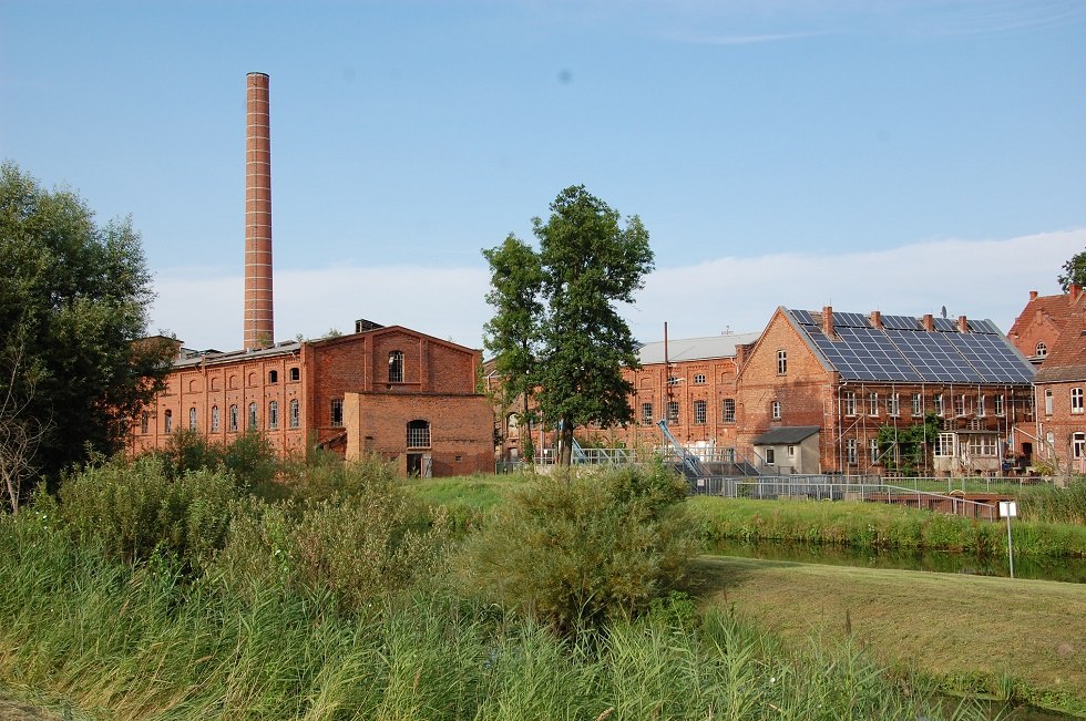 The site of the old paper mill is located directly on the Elde River., © Gabriele Skorupski