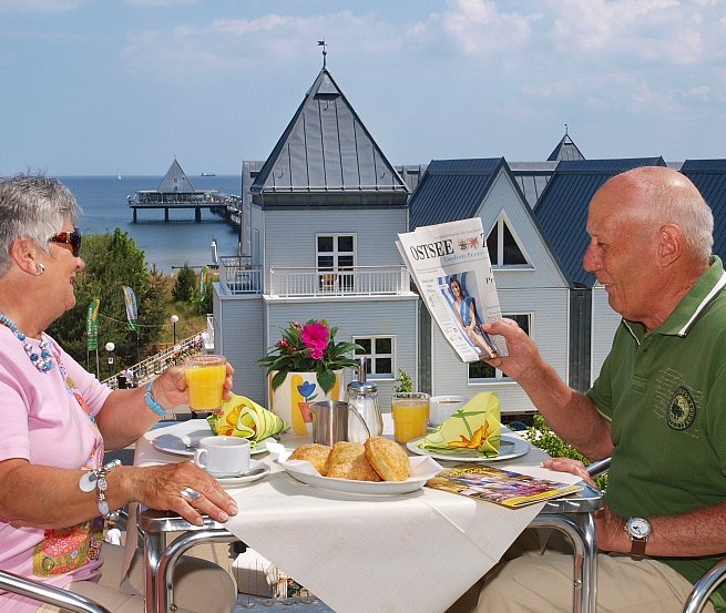 Coffee break on the terrace of the apartment, © Kurhotel zu Heringsdorf GmbH & Co. KG