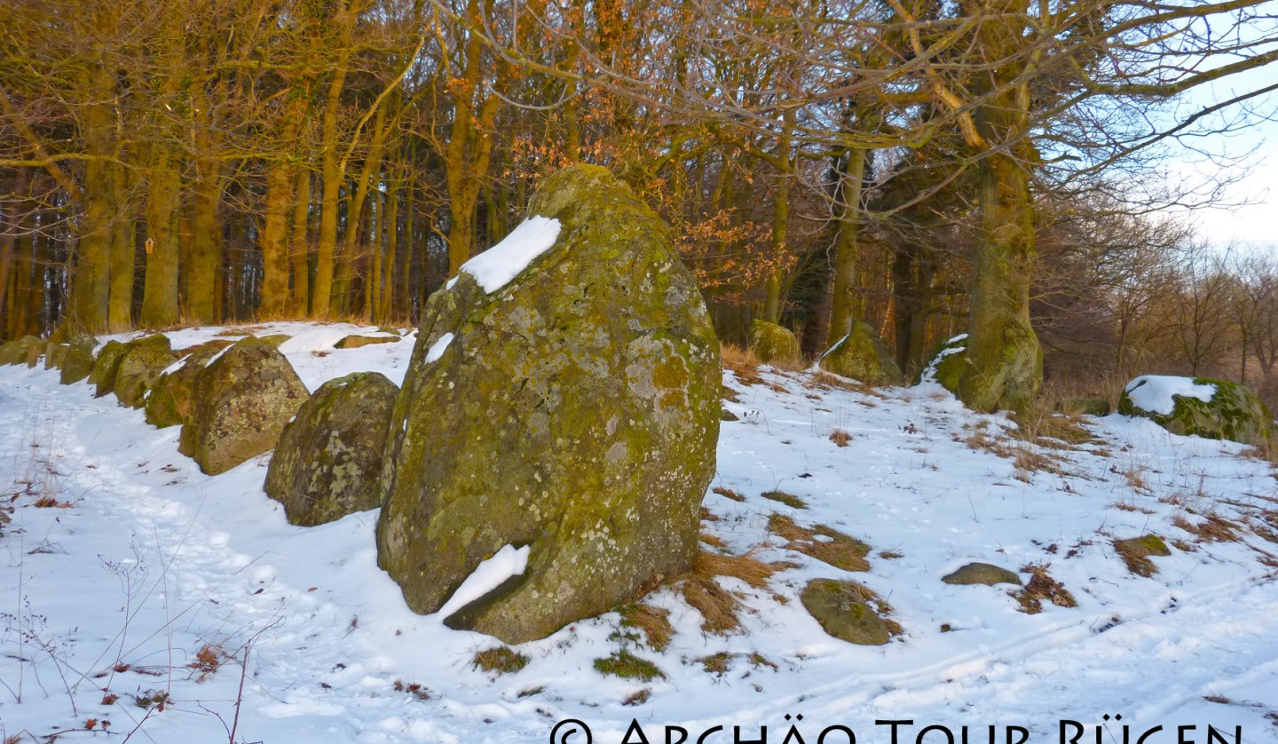 The mound grave of Dwasieden from the time around 3000 BC., © Archäo Tour Rügen