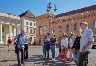 Advice, group service, room booking, ticket sales and souvenirs, © Stadtmarketing Schwerin | Oliver Borchert