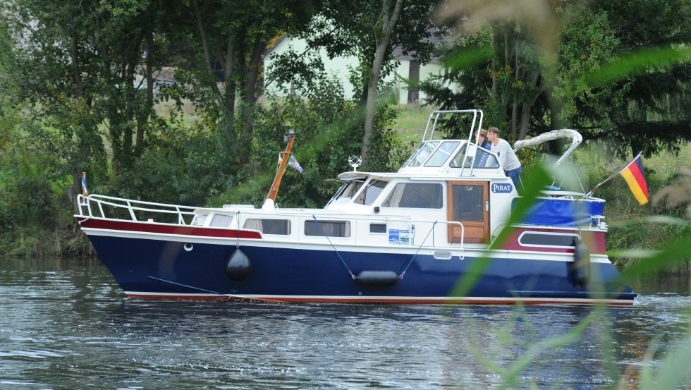 With the houseboat on the Müritz-Elde-Stör waterway, © TMV / Foto@Andreas-Duerst.de