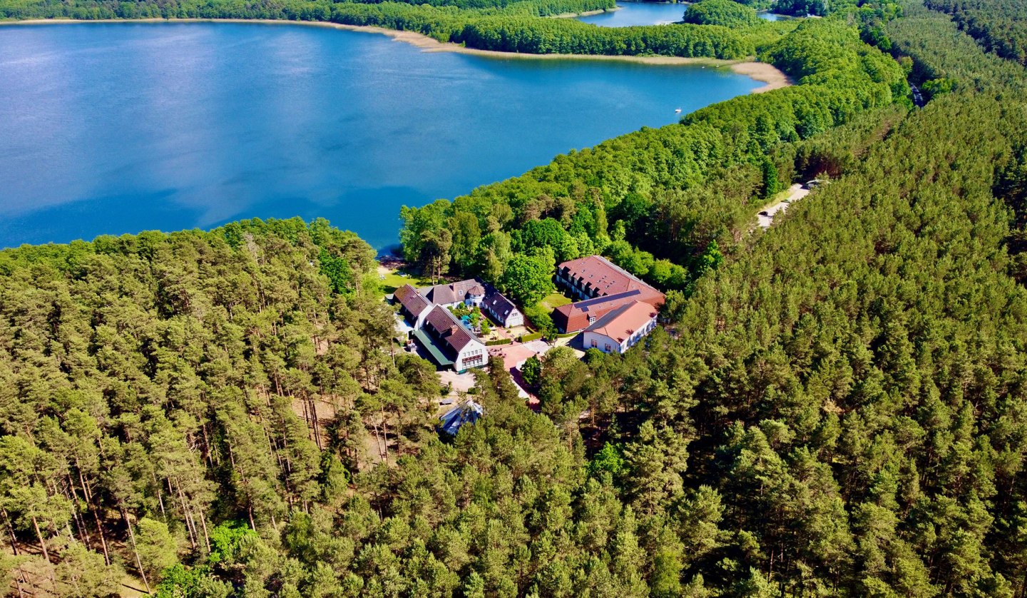 Nestled in the Müritz National Park, on the Great Labussee. More space is not possible!, © Familotel Borchard´s Rookhus