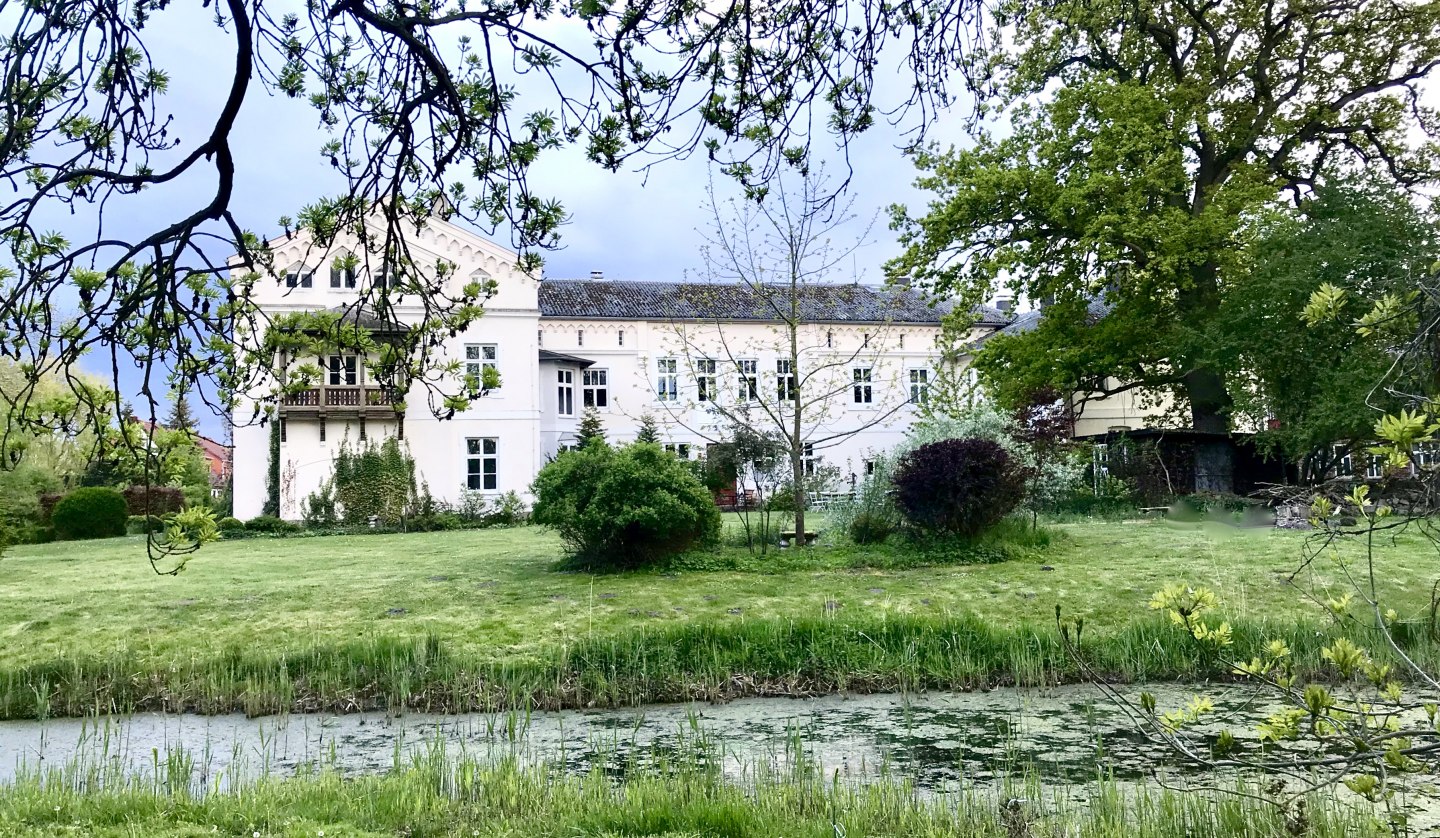 View of the manor house from the park, © Herrenhaus Roggow