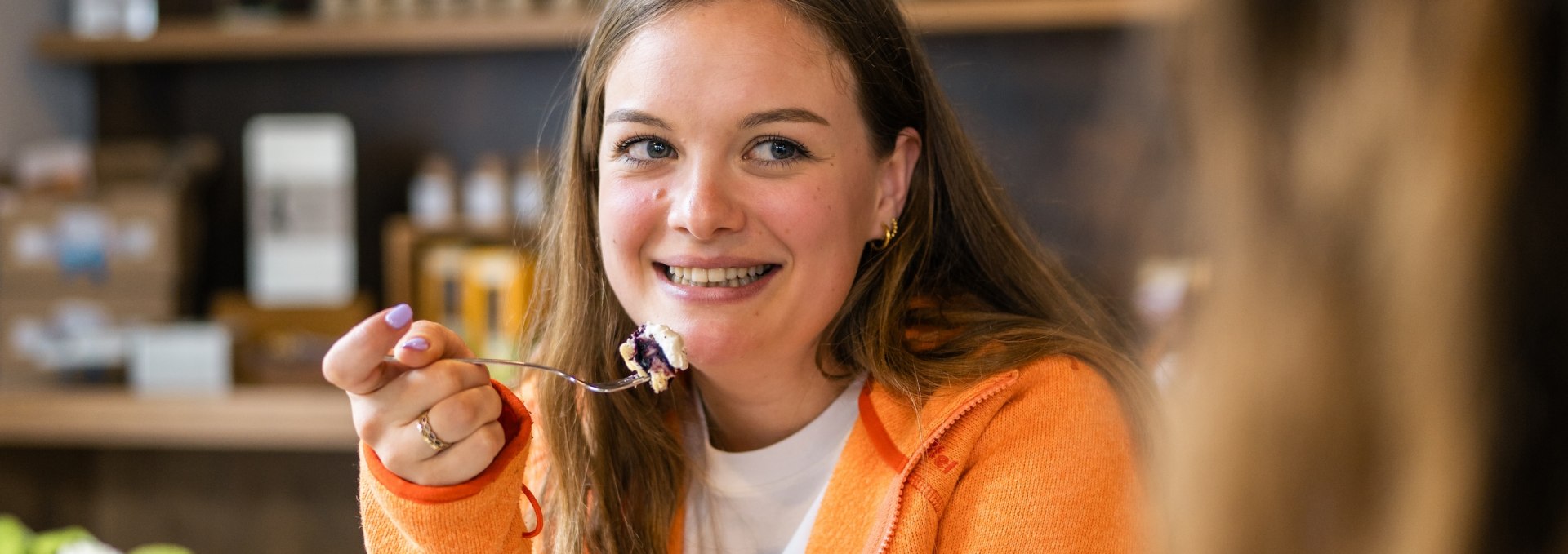 Have you ever tried blueberry soup? At the Blaubeerscheune in Eggesin, it is traditionally served with dumplings. The perfect refreshment for on the go, Linda thinks!, © TMV/Gross