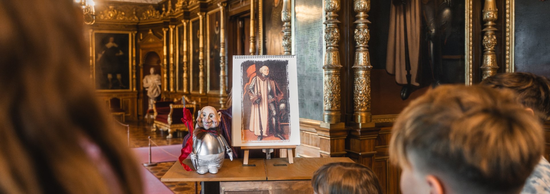 What's the story behind the painting? You can find out from Cornelia Unrauh's puppets., © TMV/Gross