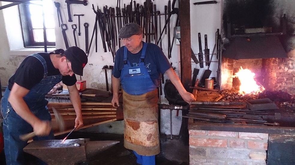 Forging in the manor forge, © Jana Koch