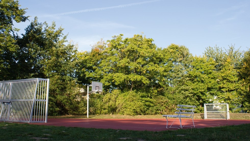 Many sports facilities such as table tennis or volleyball court, © DJH MV / Danny Gohlke