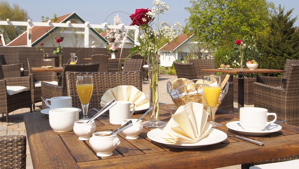 Terrace with breakfast in Tarnewitzer Hof, © Hotelanlage Tarnewitzer Hof