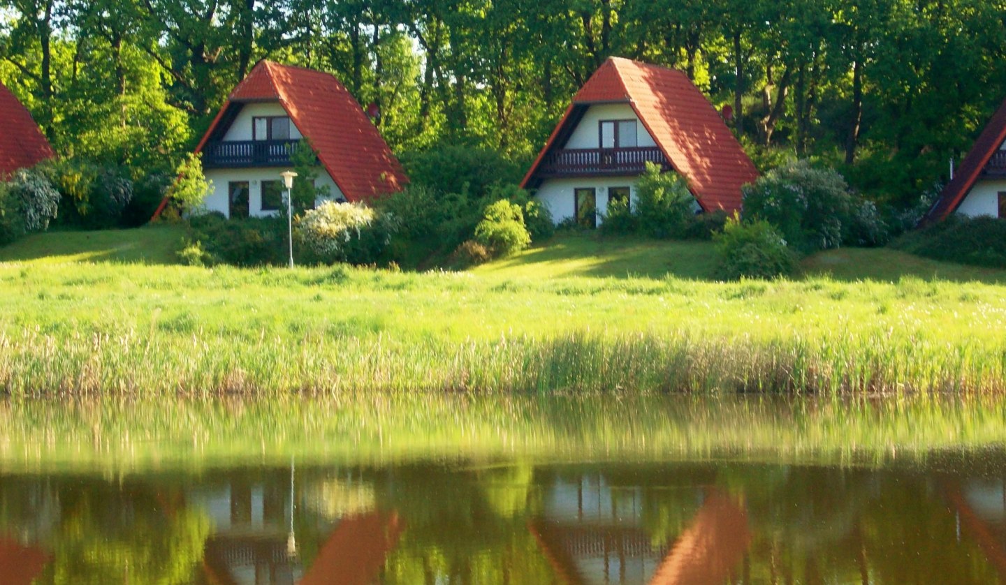 Finnish houses directly on the Recknitz, © Recknitz Tourist