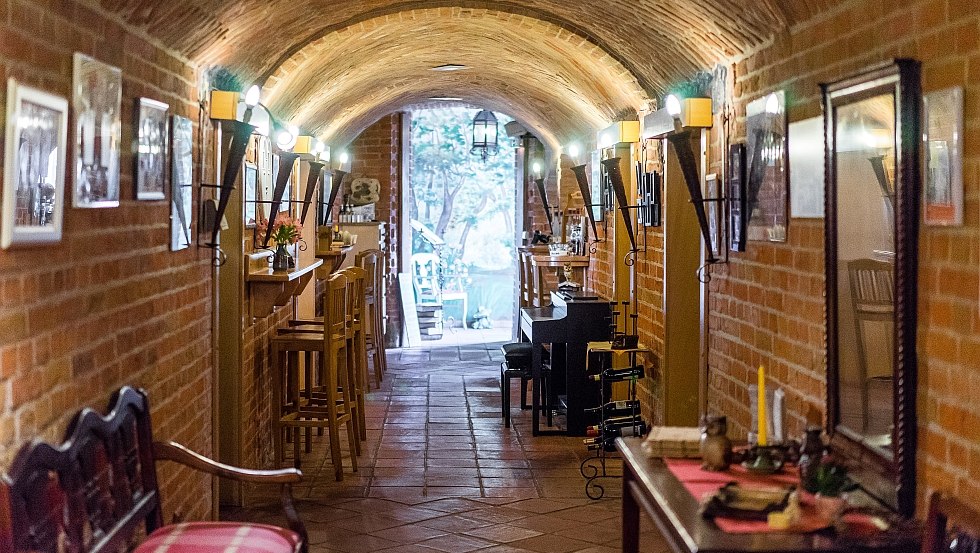 The vault - a cozy restaurant with bar and wine cellar, © Gutshotel Groß Breesen