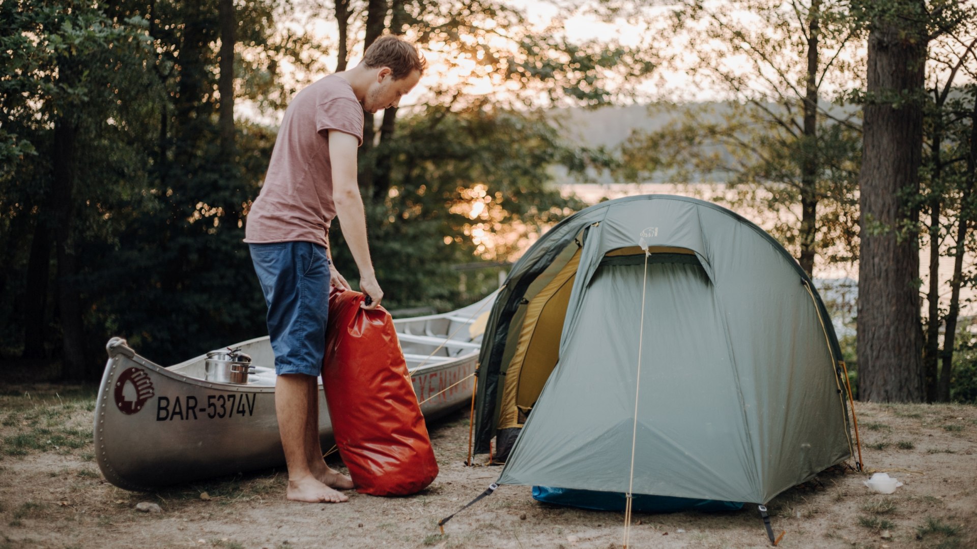 Camping directly on the water on nature campsites, © TMV/Outdoornomaden