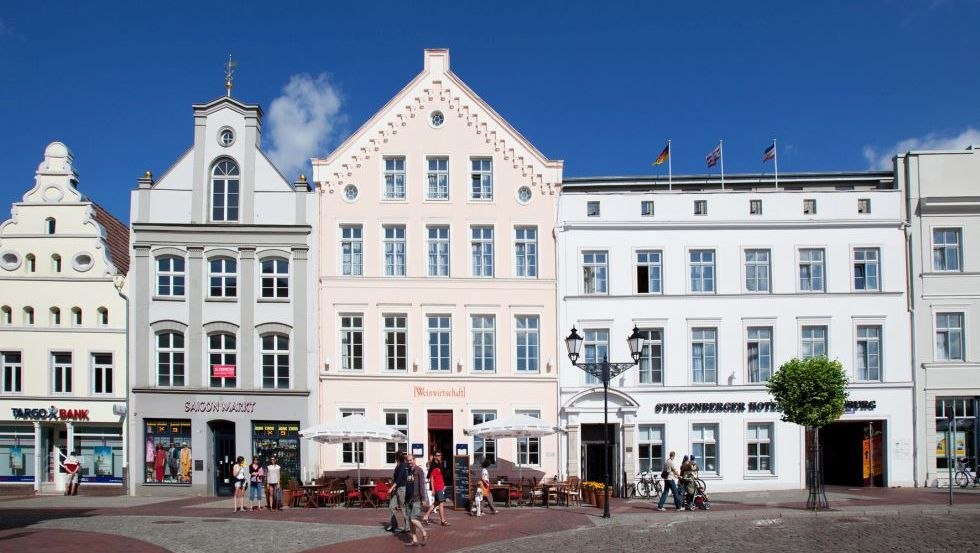 Directly on the market square of the UNESCO World Heritage city of Wismar, © arcona Management GmbH_Henrike Schönen