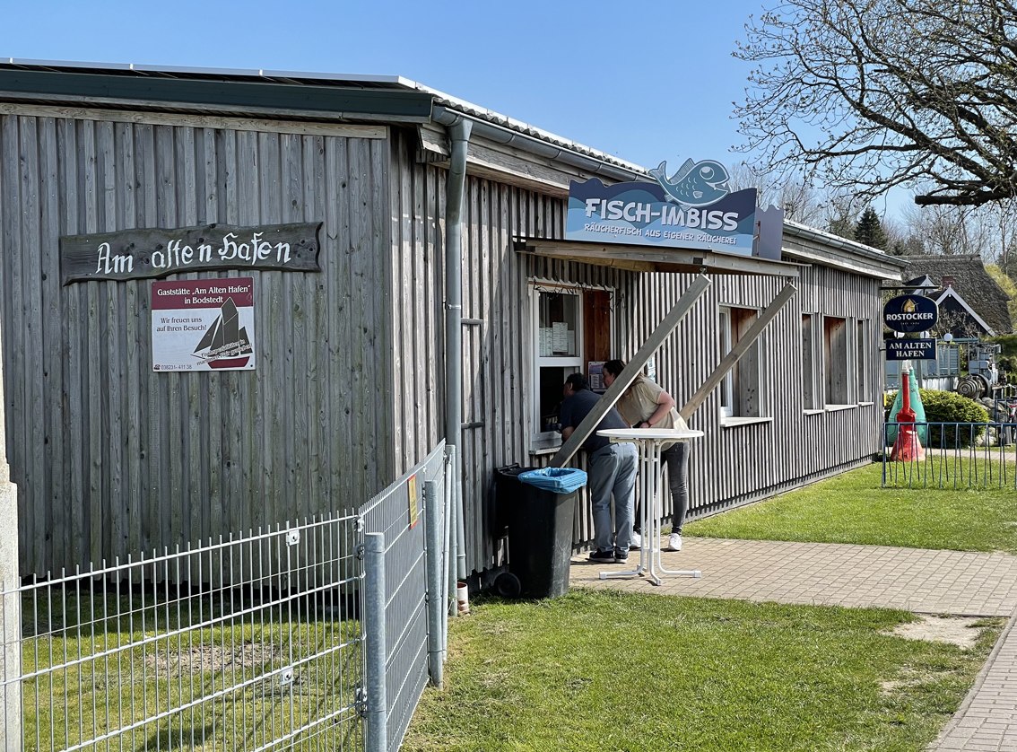 Restaurant + snack bar, © Südliche Boddenküste