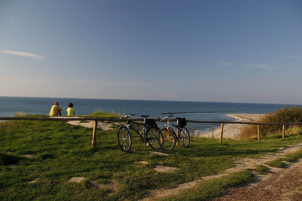 Cycling break on the high shore of Ahrenshoop, © Carsten Pescht