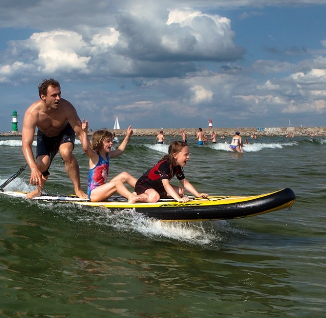 HW-Shapes has a versatile offer in the field of Stand-Up Paddling. From individual and group lessons to organized tours, corporate and student events, and multi-day camping tours on the SUP. More information is available here at www.sup-rostock.de., © © Matthias Marx | HW-Shapes