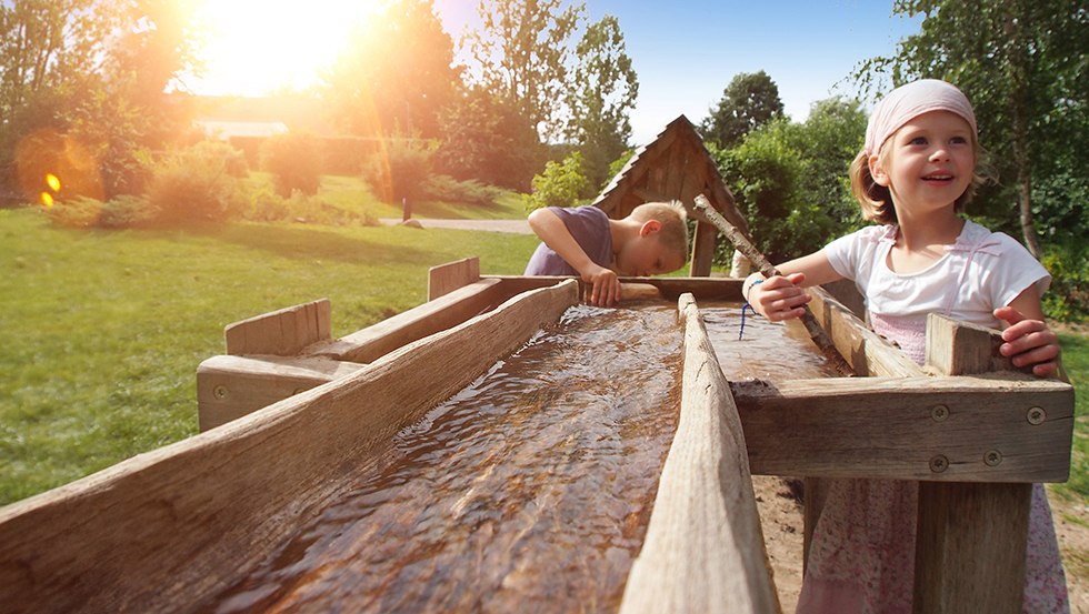 Lots of freedom for children - also on the adventure playground with mud facility., © Ferienpark Mirow GmbH