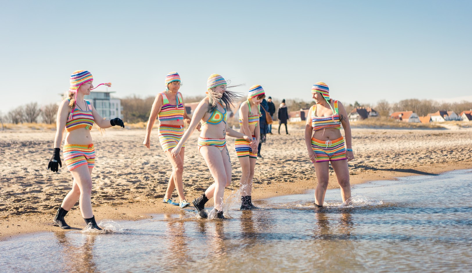 Ice bathers take a dip in the Baltic Sea on Warnemünde beach., © TMV/Gross