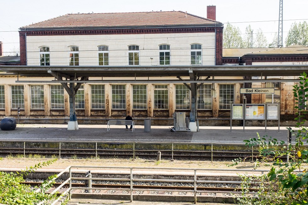 The station is located on a slope between the village and Lake Schwerin., © Frank Burger