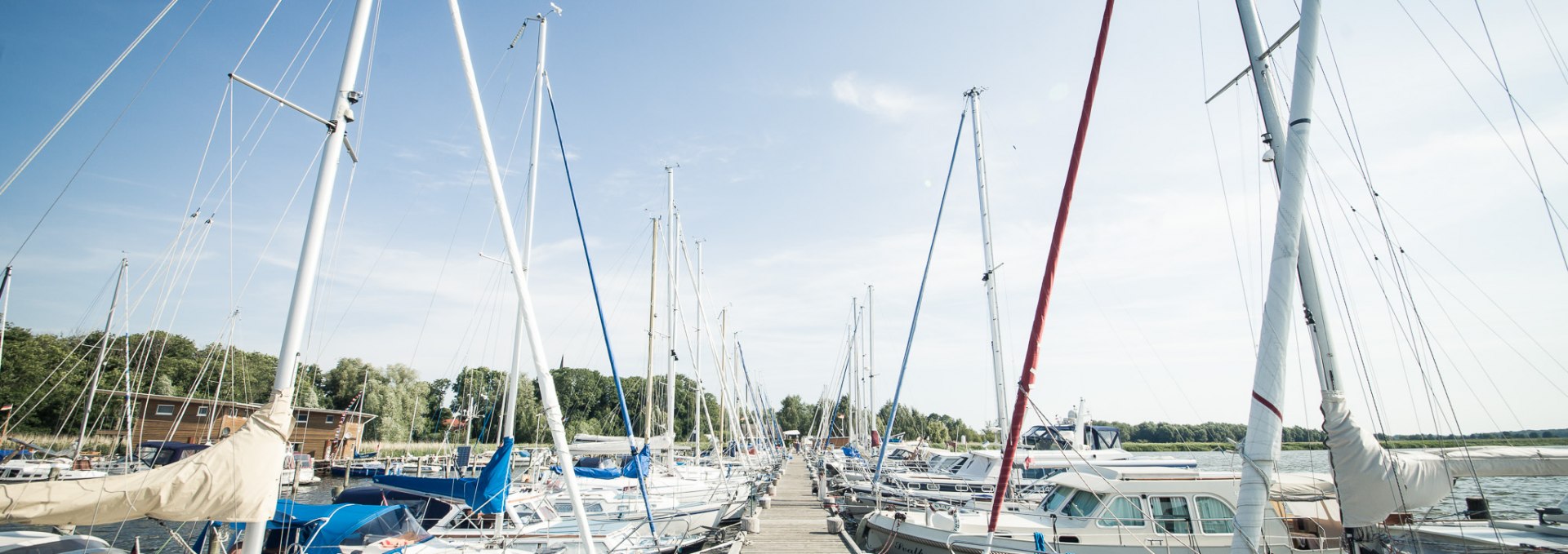 Jetty with sailing yachts, © Naturhafen-Krummin GmbH