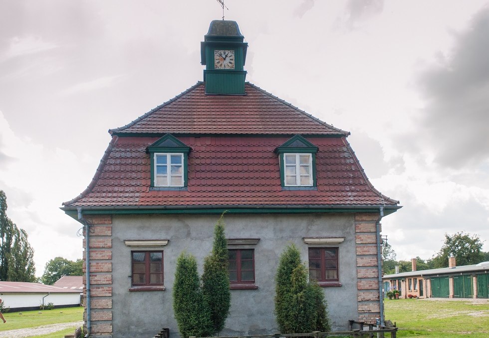 The cradle house with bell tower clock., © Frank Burger