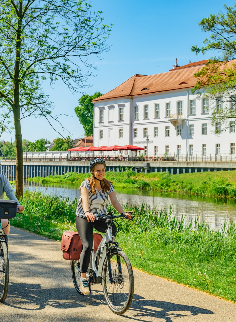 and a bike path directly on the water, © TMV/Tiemann