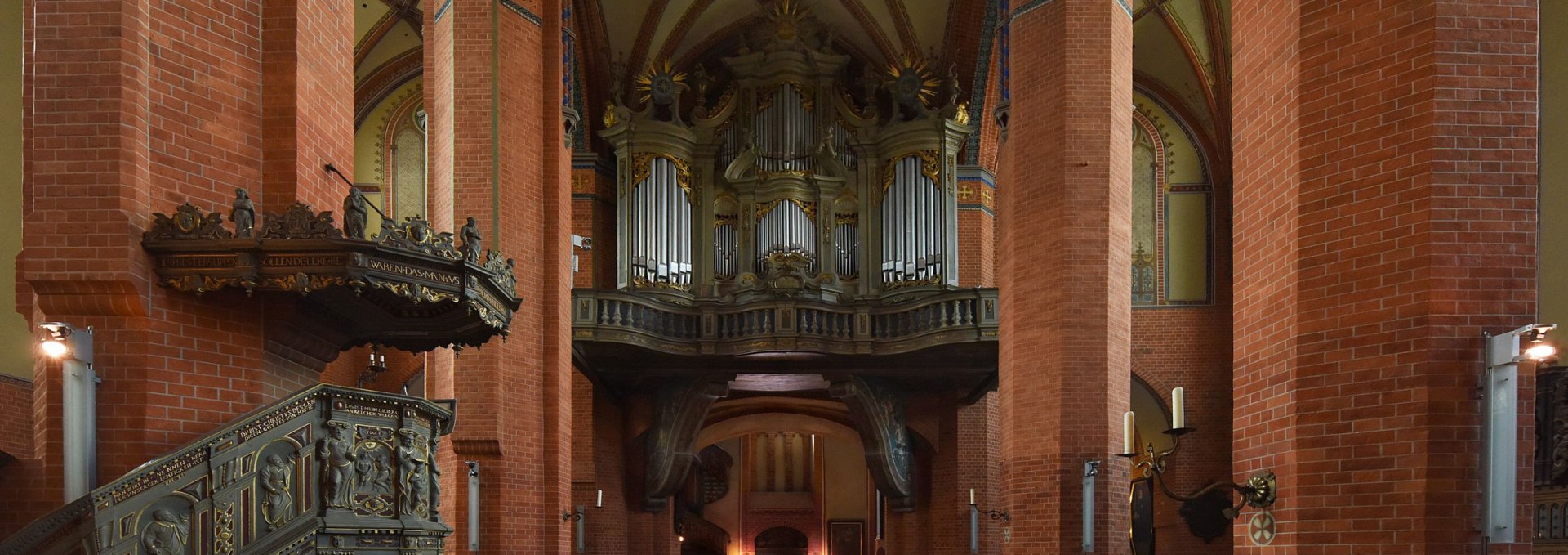 Interior view of St. Mary's parish church, © Helga Möbius