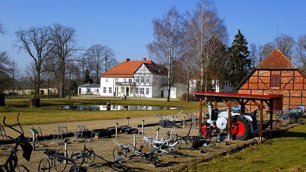 View of the listed Thünen-Museum-Tellow estate with Thünen-Pogge meeting place, manor house and gardener's house, © Ulrich Meyn