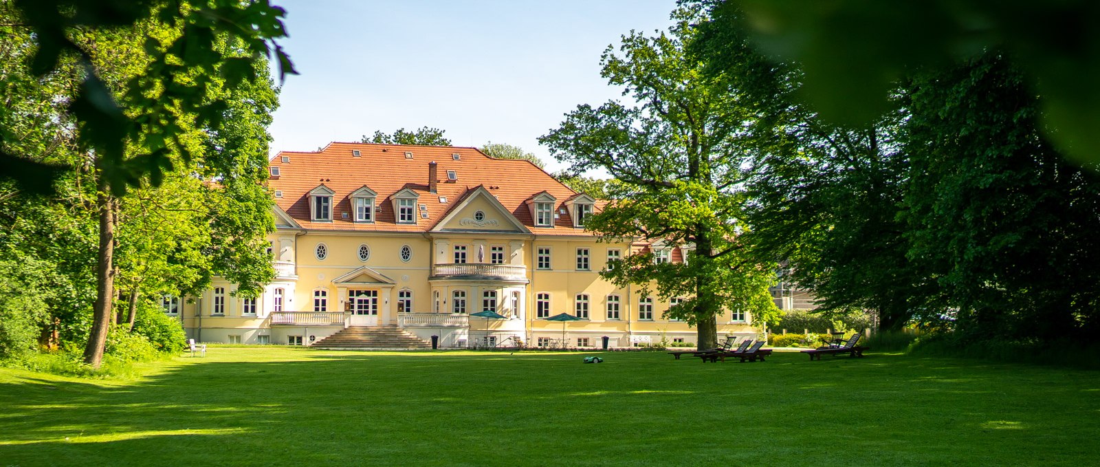 The manor house with its spacious well-kept, quiet manor park grounds., © Kloster Gut Saunstorf