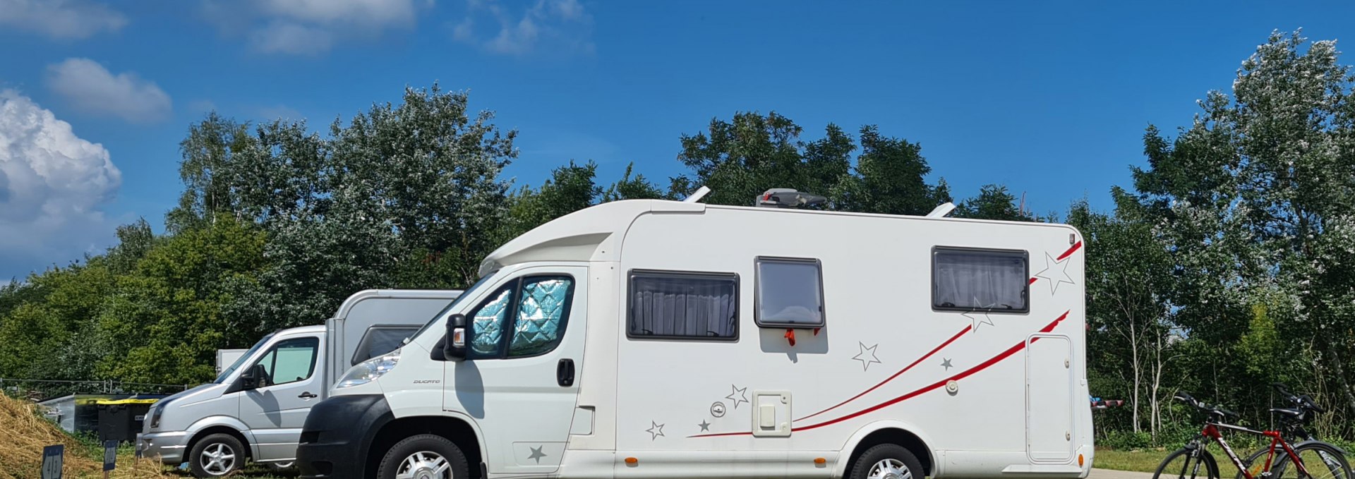 Motorhome parking directly near the Marina Müritz, © KUHNLE-TOURS