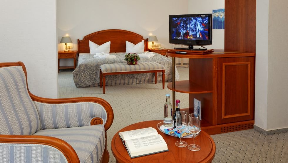 Pure relaxation in our spacious rooms in a stylish ambience and cozy atmosphere., © Parkhotel Am Glienberg