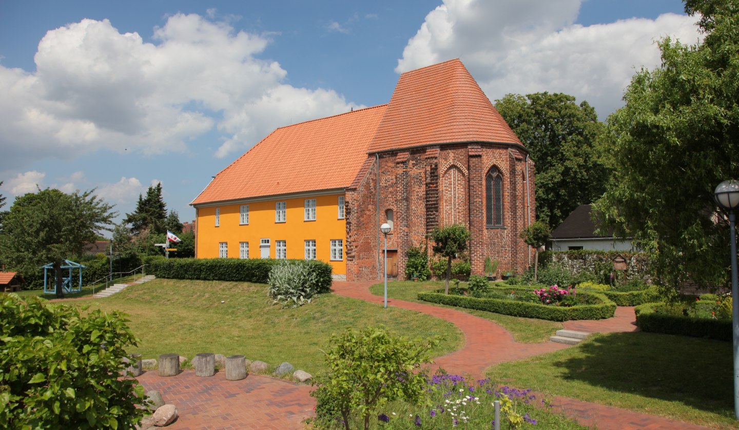 Bible center with chapel, © Bibelzentrum