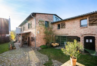 Brick house outside courtyard, © Backsteinhus Marcel Pieper