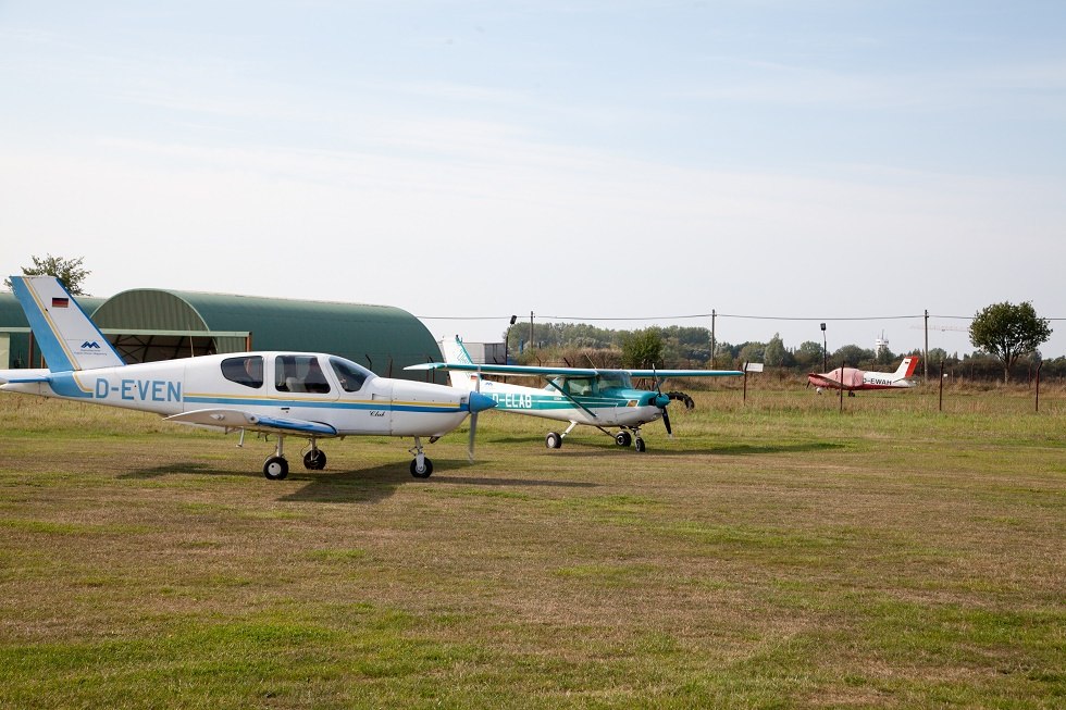 Wismar airfield with aircraft and hangar., © Frank Burger