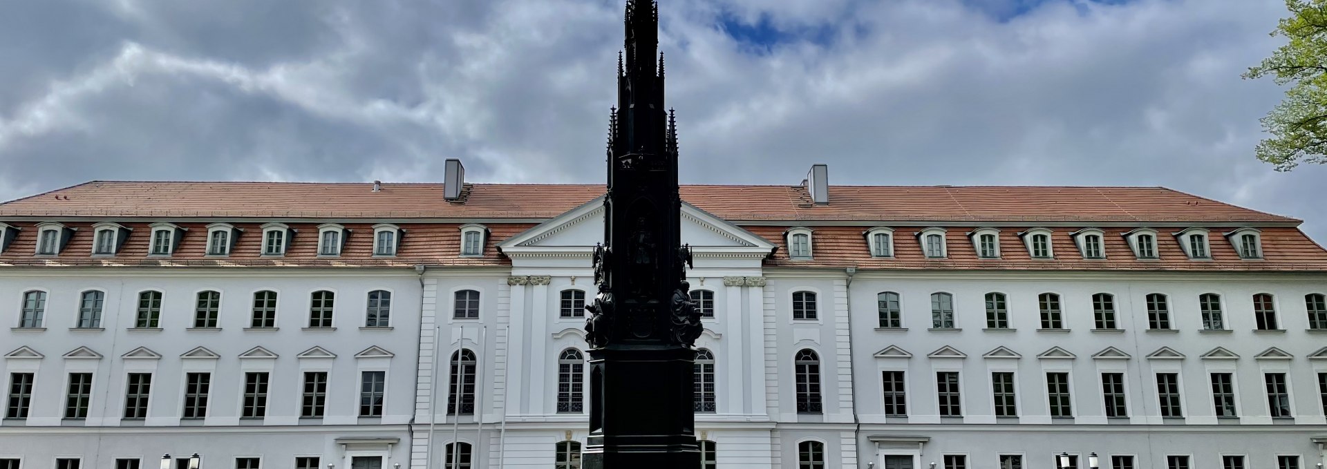 The University of Greifswald with the Rubenow Monument., © Gudrun Koch