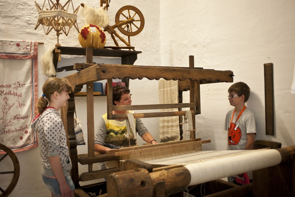 At the loom., © Burgmuseum Plau