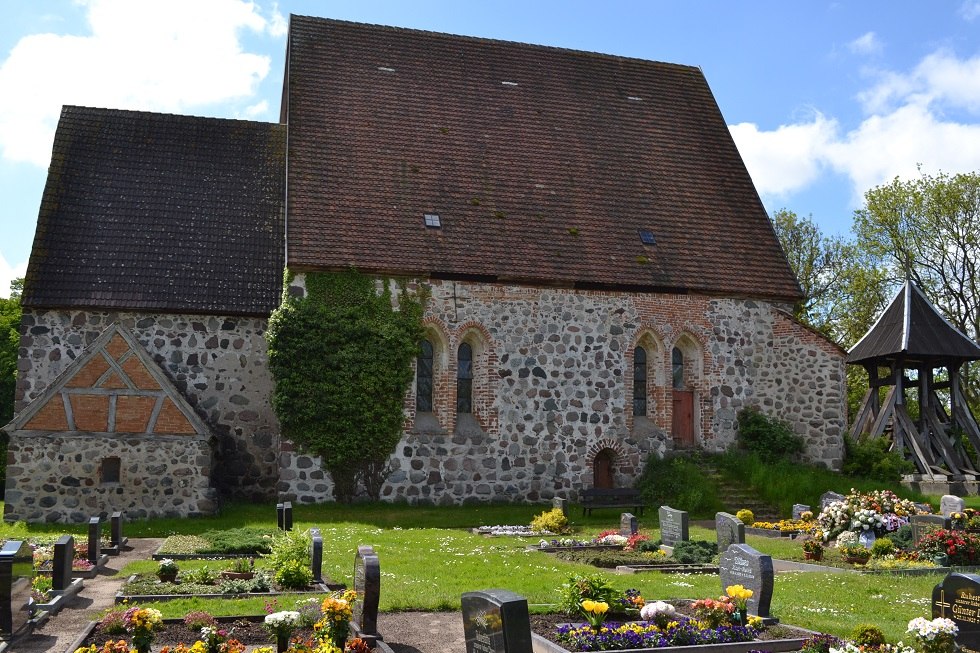 Church and parts of the cemetery, © Lutz Werner