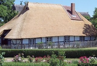 thatched cottage in Klocksdorf in summer, © Ferien in der Reetdachkate/Koop