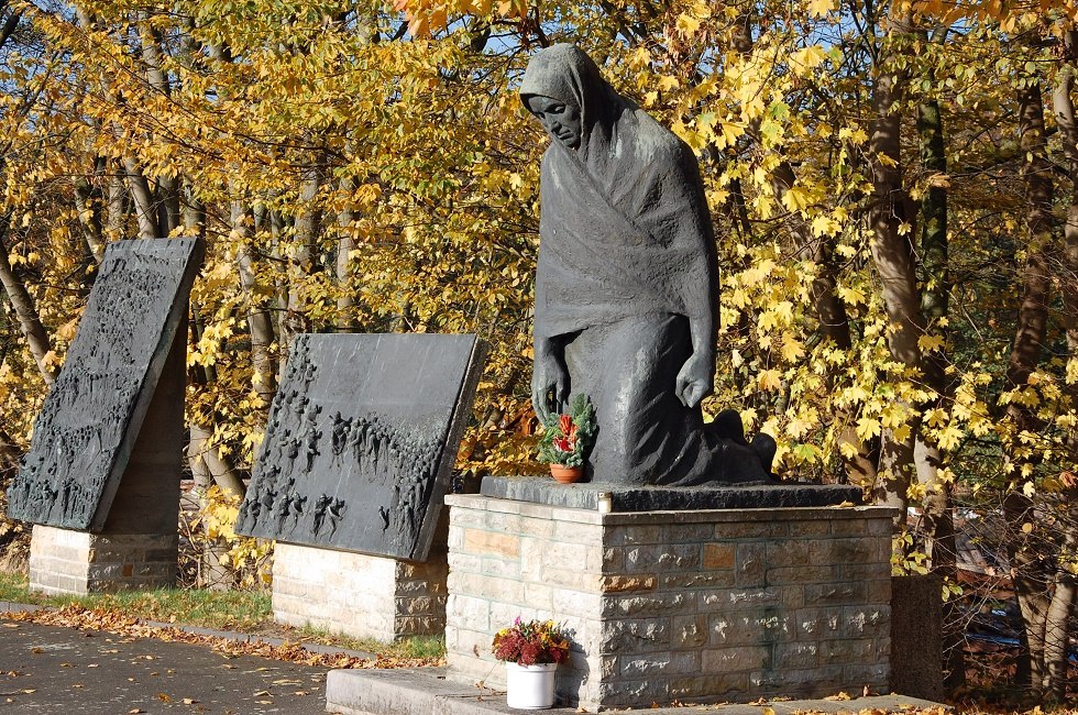 The monument "The Mother" represents the suffering of mothers of all nations., © Gabriele Skorupski