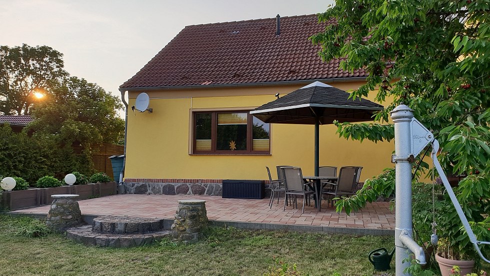 Garden with furnished terrace and barbecue, © Doreen Fink