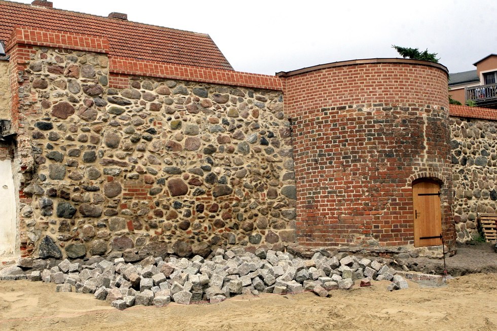 Parts of the city wall in Mühlenstraße, © Sabrina Wittkopf-Schade